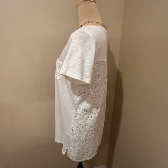Fat Face White Short Sleeve Scoop Neck Tee with eyelet pocket and back, size 8 - Picture 4 of 10